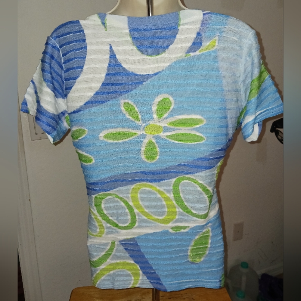 Patterned Top - Picture 3 of 4